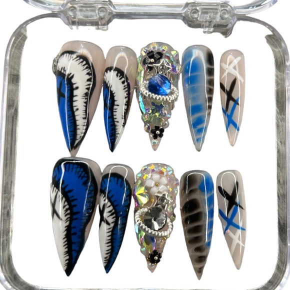 Reusable custom press ons🩷 - Picture 3 of 4